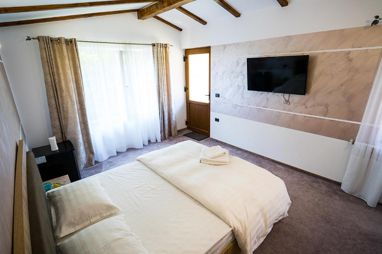 Casa Perla Nordului Hotell Moisei Exteriör bild