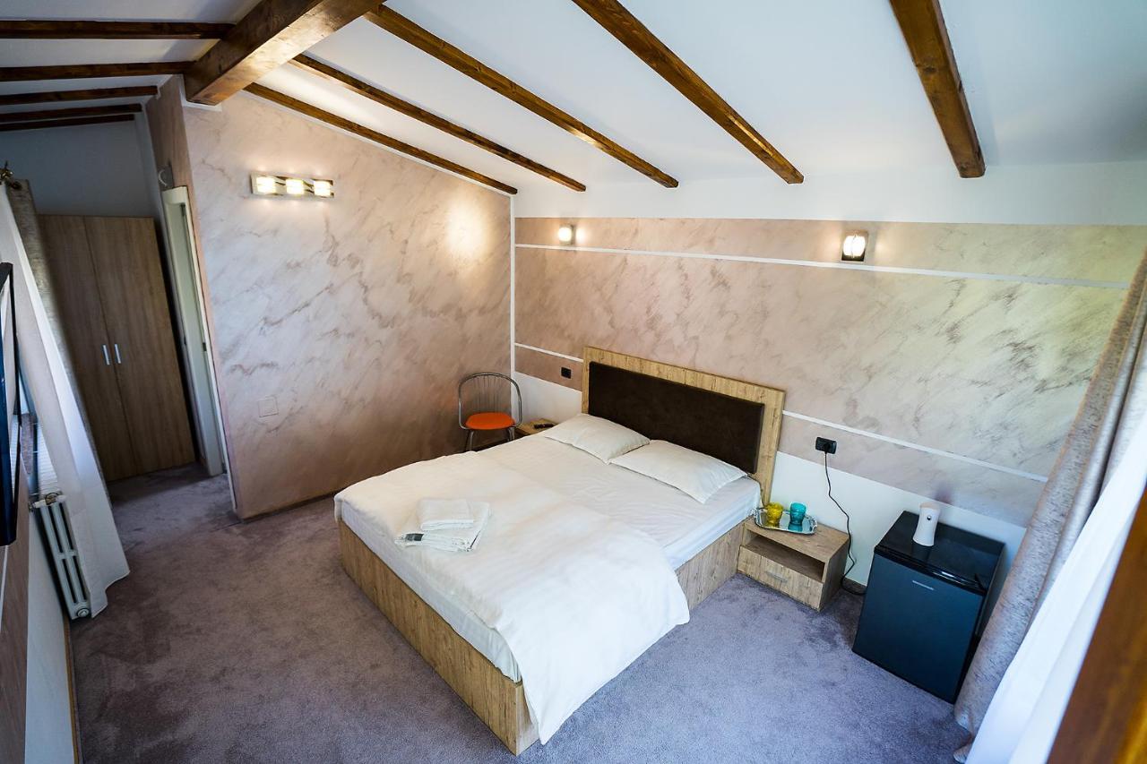 Casa Perla Nordului Hotell Moisei Exteriör bild