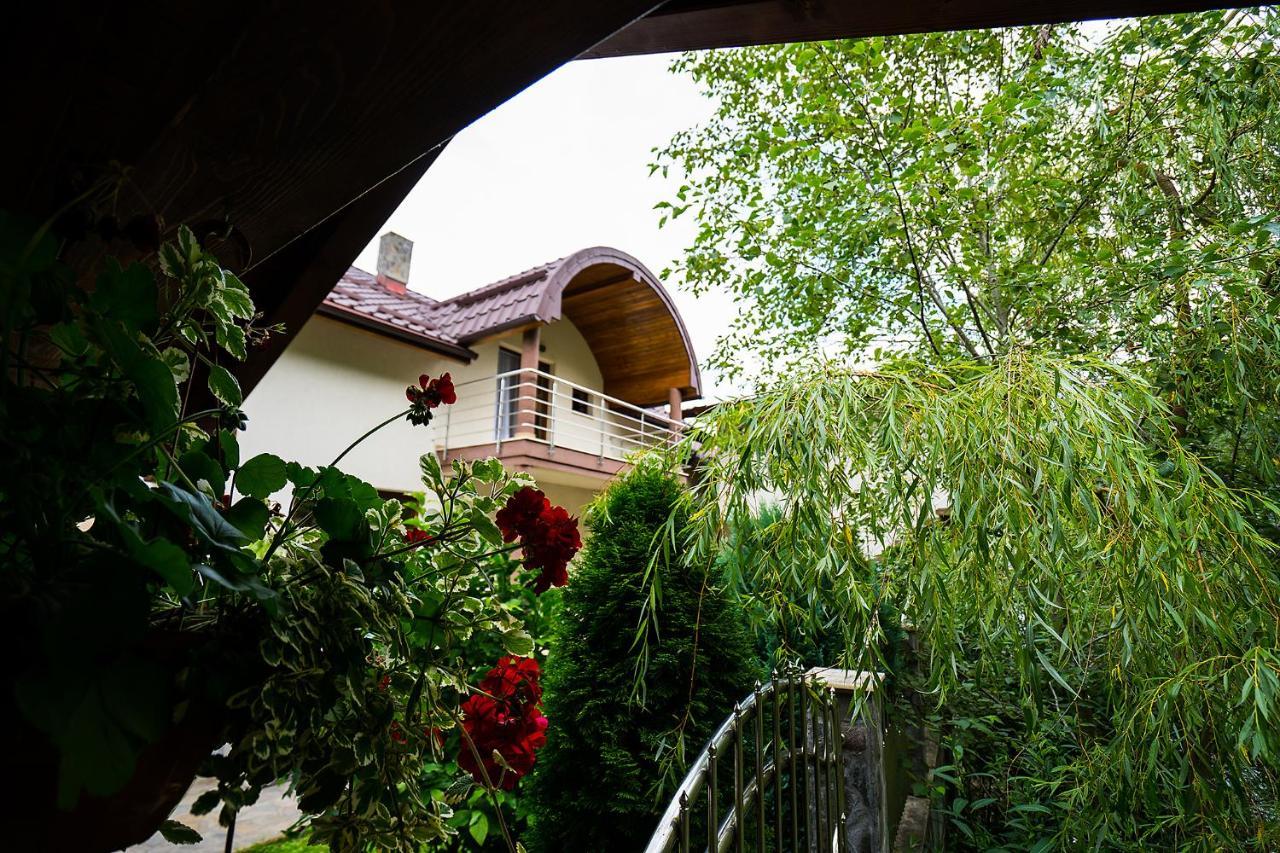 Casa Perla Nordului Hotell Moisei Exteriör bild