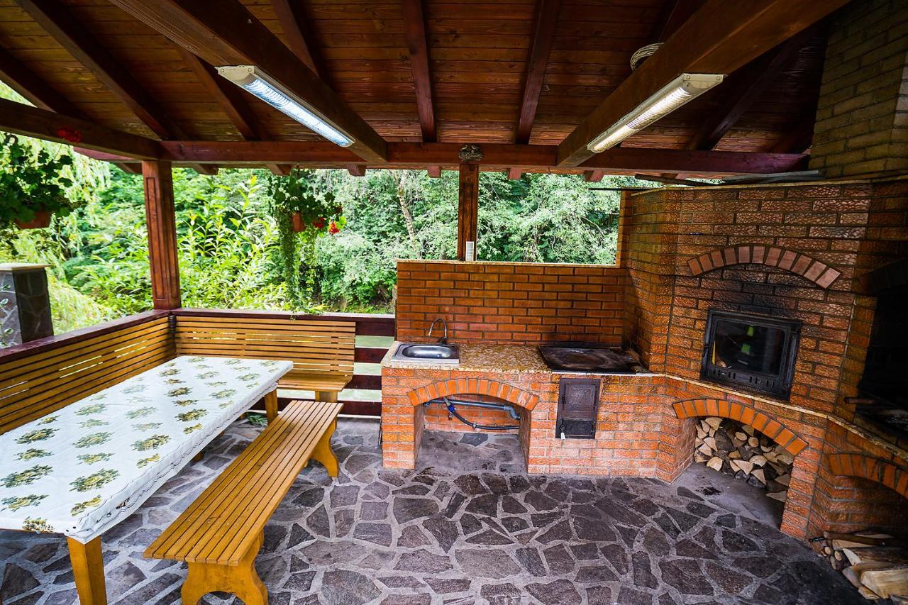 Casa Perla Nordului Hotell Moisei Exteriör bild