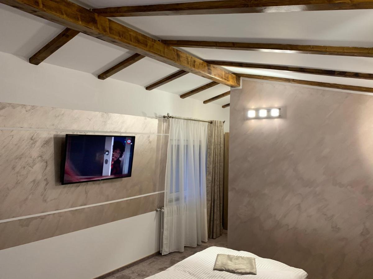 Casa Perla Nordului Hotell Moisei Exteriör bild